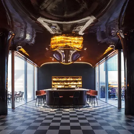 Les Bains Hotel