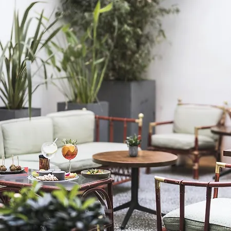 Les Bains Hotel