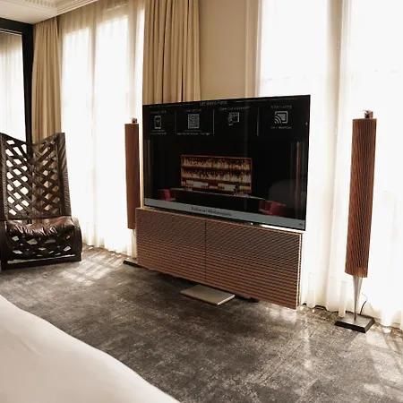 Les Bains Hotel