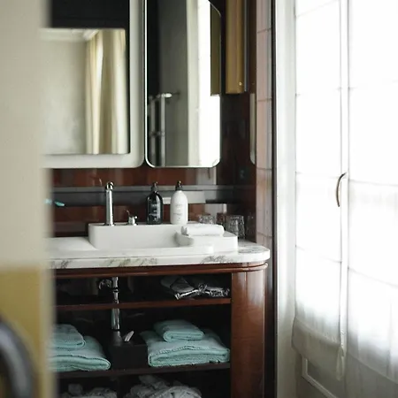 Les Bains Hotel