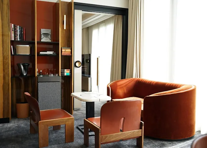 מלון Les Bains 5*