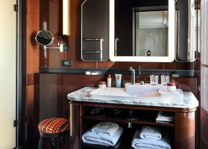 Les Bains Париж