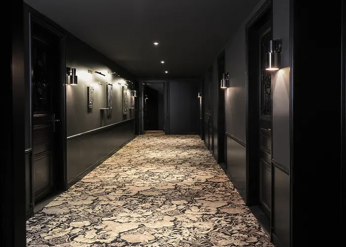 Les Bains Отель 5*